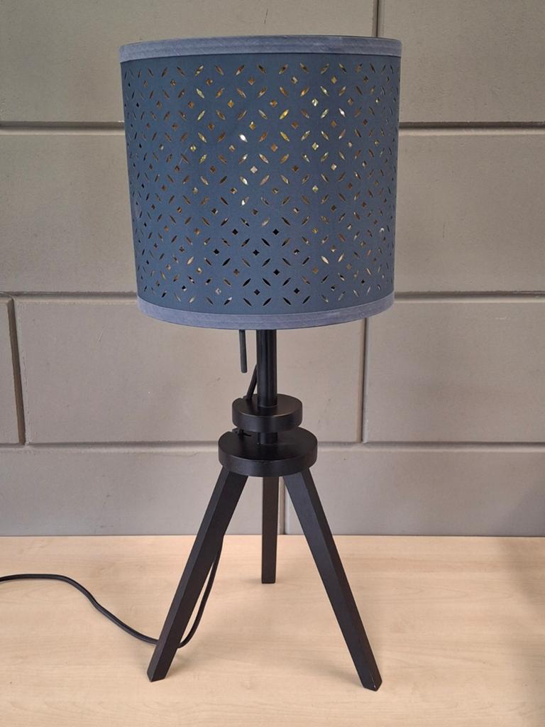 Ikea Lauters tafellamp op driepoot zwart / blauwe kap, Ophalen of Verzenden, Minder dan 50 cm