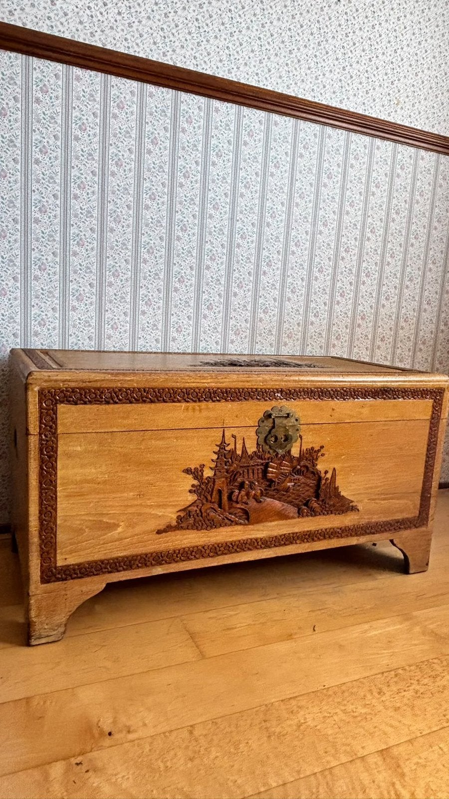 vintage Chinese kamferhouten dekenkist handgesneden messing, Ophalen, Gebruikt, Minder dan 50 cm