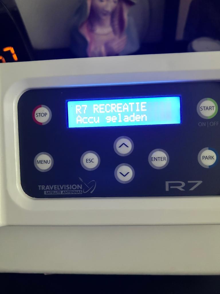 Travel vision R7 automatische schotel, Ophalen, Gebruikt