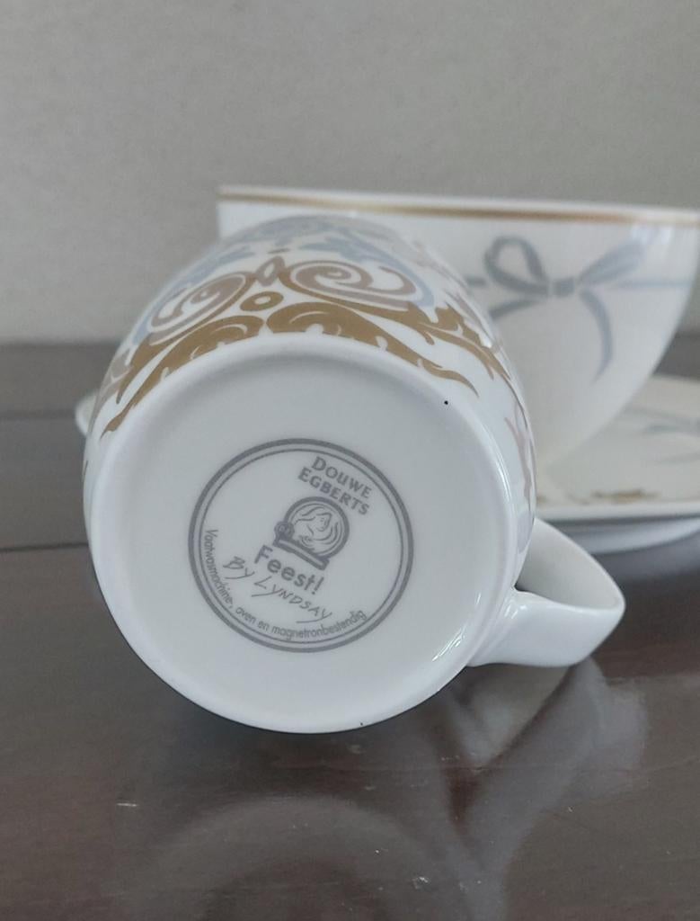 16-delig Douwe Egberts FEEST servies, Huis en Inrichting, Keramiek, Ophalen of Verzenden, Zo goed als nieuw, Overige stijlen