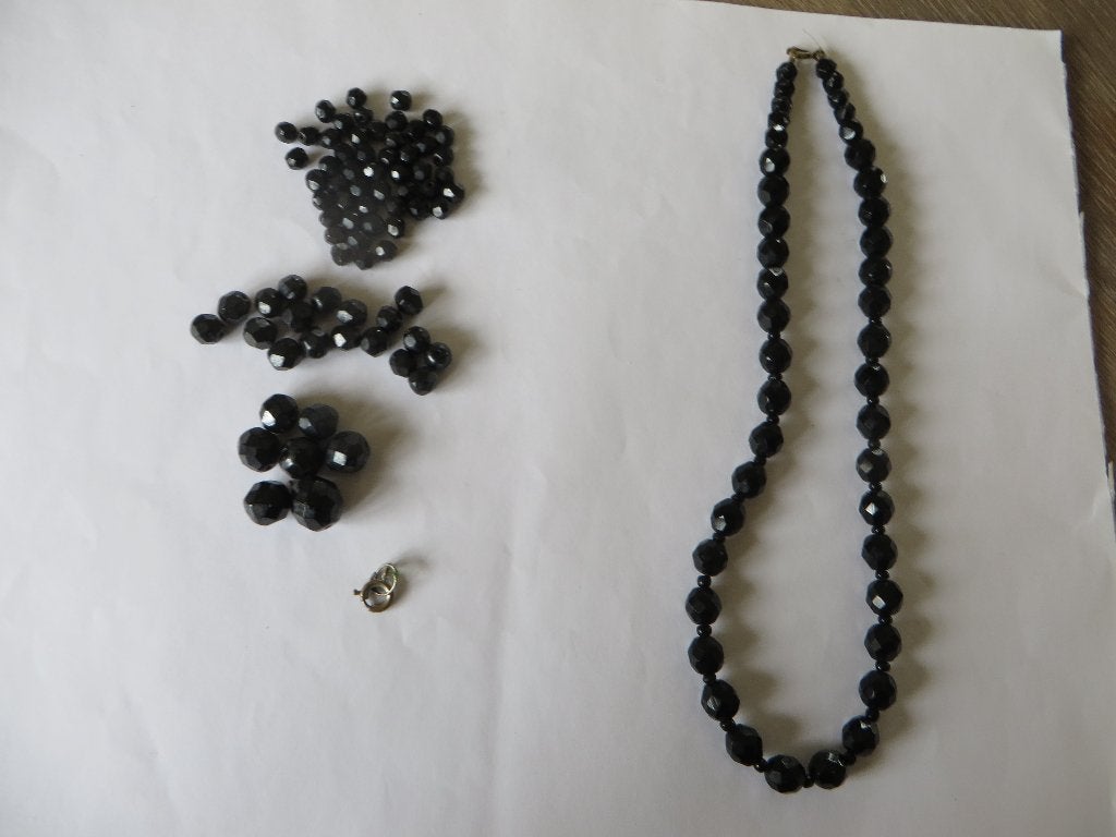 Antiek Zwarte Glaskralen facet geslepen jaren 40 + extra, Ophalen of Verzenden, Overige materialen, Ketting