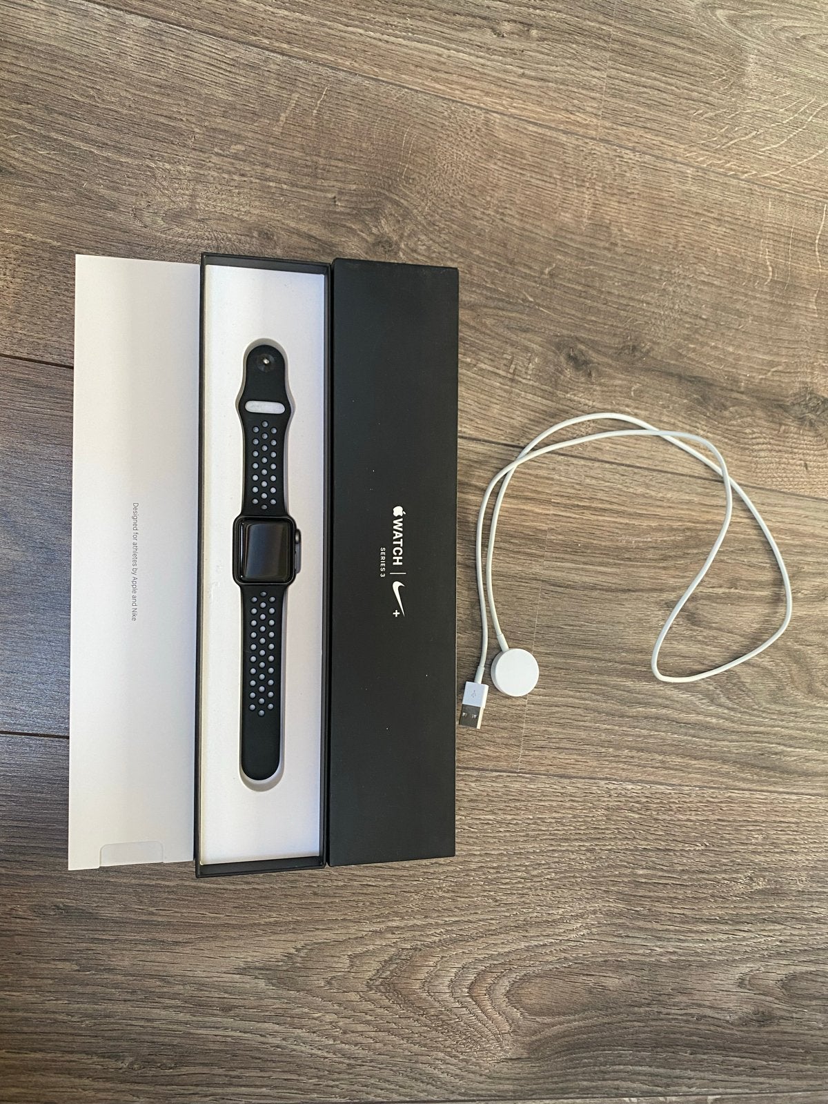 Apple Watch Series 3 met doos en oplader, Verzenden, Gebruikt, Zwart, IOS