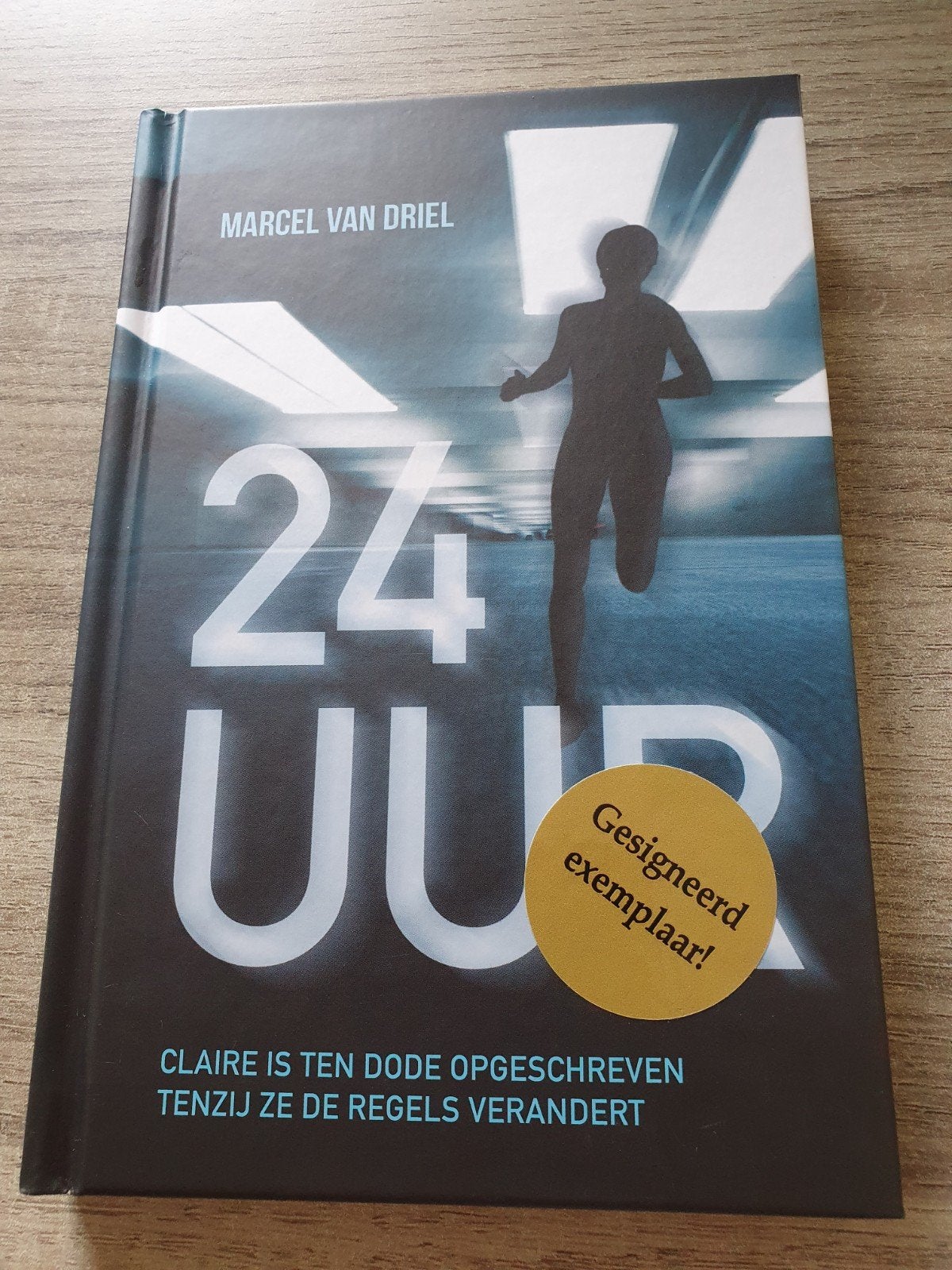 24 UUR - Marcel van Driel - Gesigneerd exemplaar!, Ophalen of Verzenden, Zo goed als nieuw, Marcel van Driel, Nederland