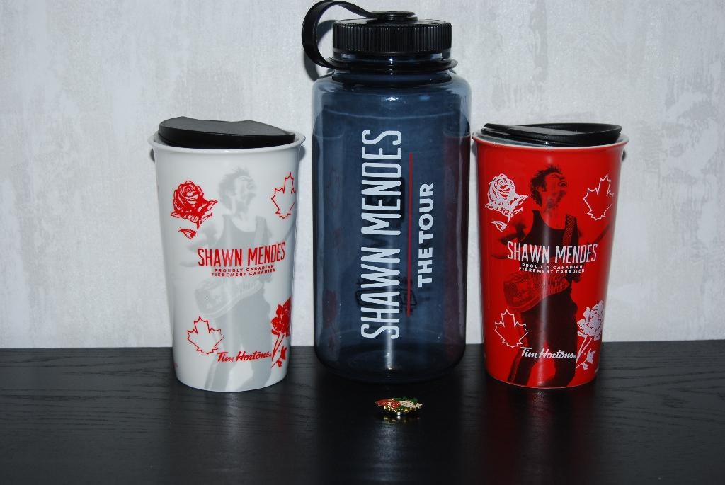 Shawn Mendes / Tim Hortons , Water Bottle , Rose Badge, Verzamelen, Ophalen of Verzenden, Zo goed als nieuw