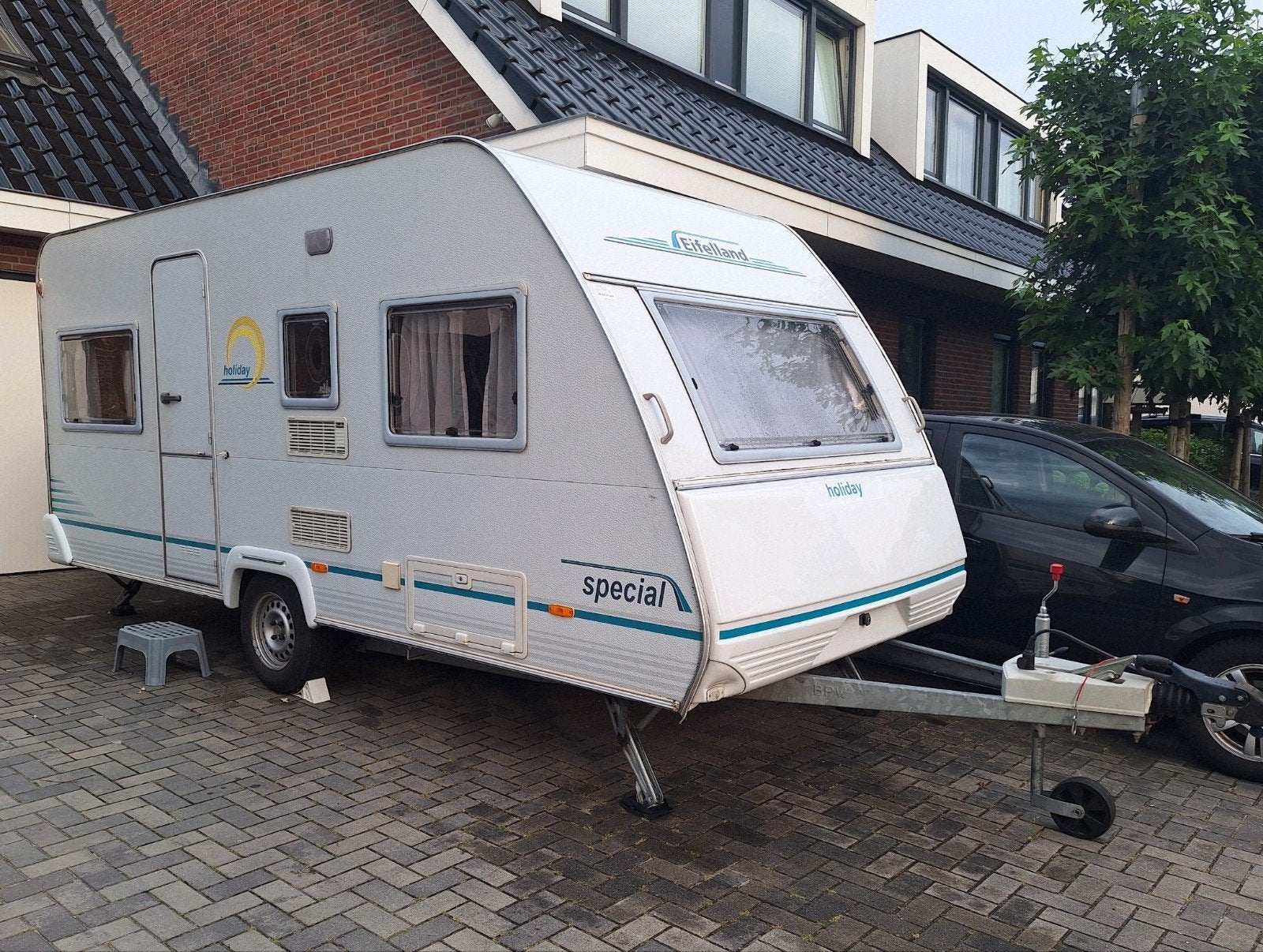 Eifelland Holiday Special Caravan 460 TK met 5 slaapplaatsen, Caravans en Kamperen, Dwarsbed, Rondzit, 4 tot 5 meter, 1250 - 1500 kg