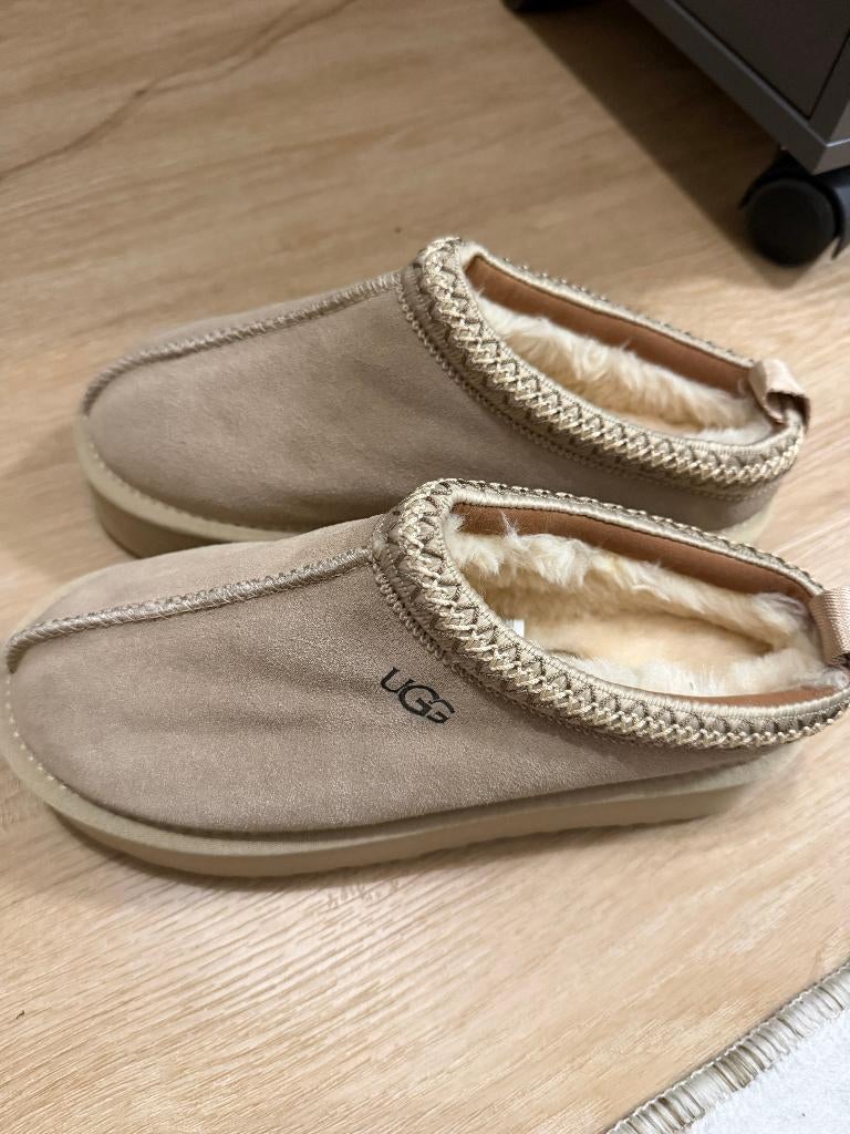 UGG, Ophalen, Nieuw, Beige, Lage of Enkellaarzen