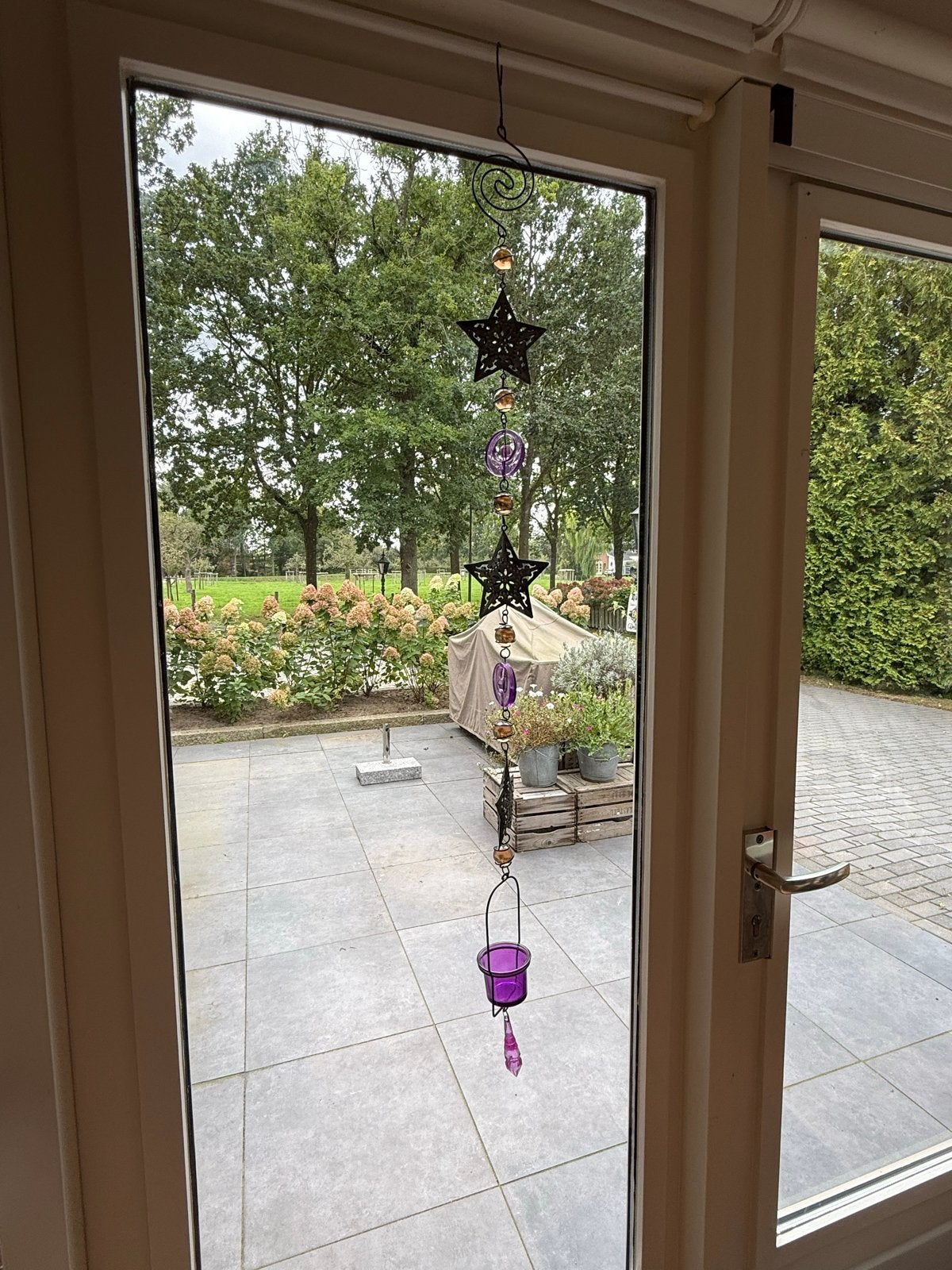 Paarse hanger met smeedijzeren sterren en waxinelichtje, Ophalen, Gebruikt, Paars, Metaal