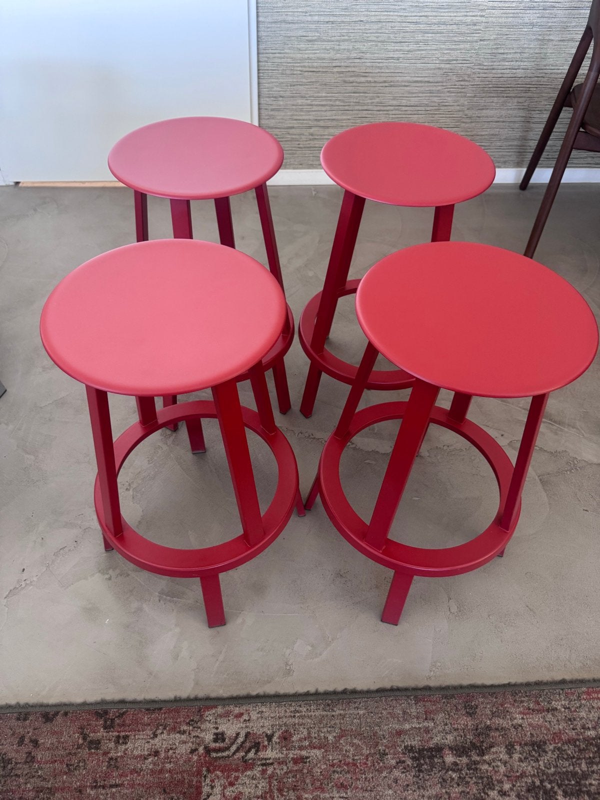 HAY Revolver barkrukken - Rood en Grijs (set van 4), 5 krukken of meer, Met voetsteun, 60 tot 90 cm, Ophalen of Verzenden