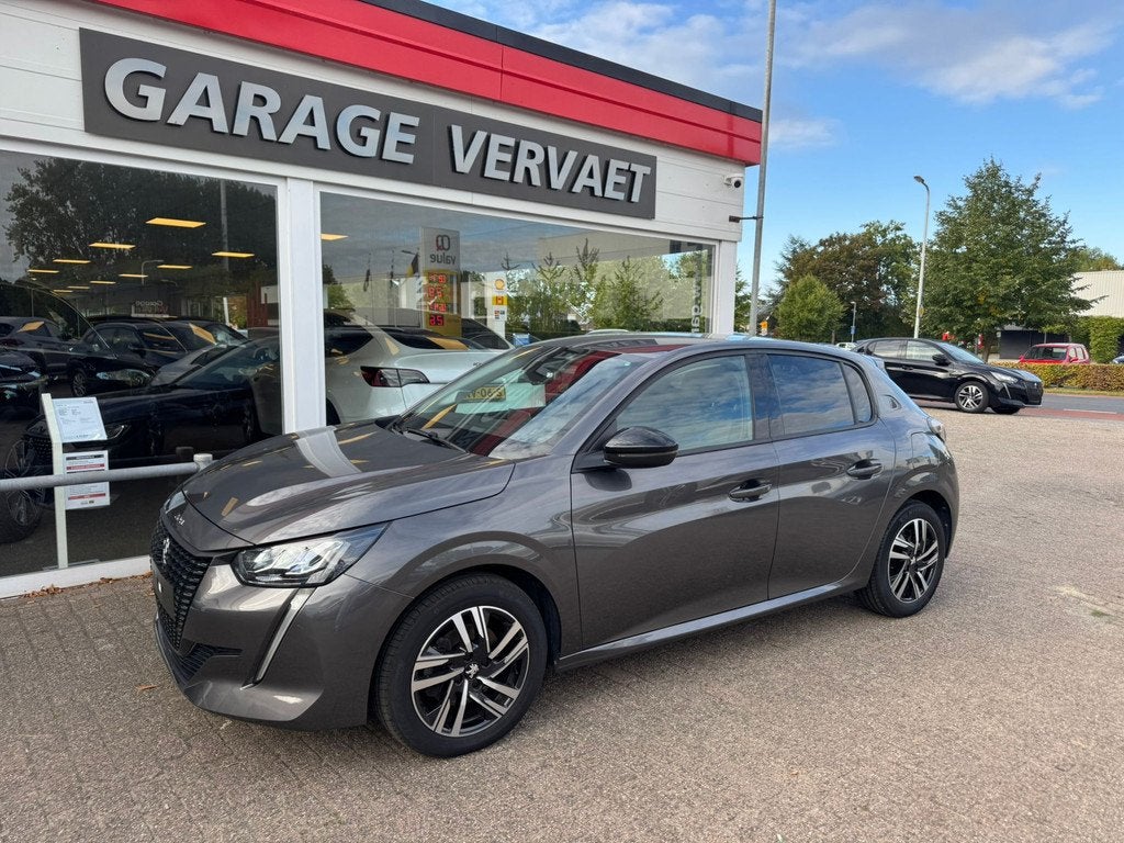 Peugeot 208 1.2 PureTech Allure (bj 2023), Voorwielaandrijving, Gebruikt, 1200 kg, Handgeschakeld
