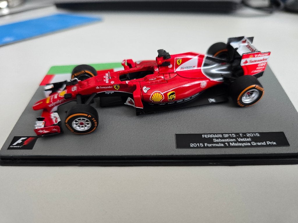 Ferrari SF15 T 2015 Sebastian Vettel 1/43, Ophalen of Verzenden, Gebruikt, Auto, Overige merken