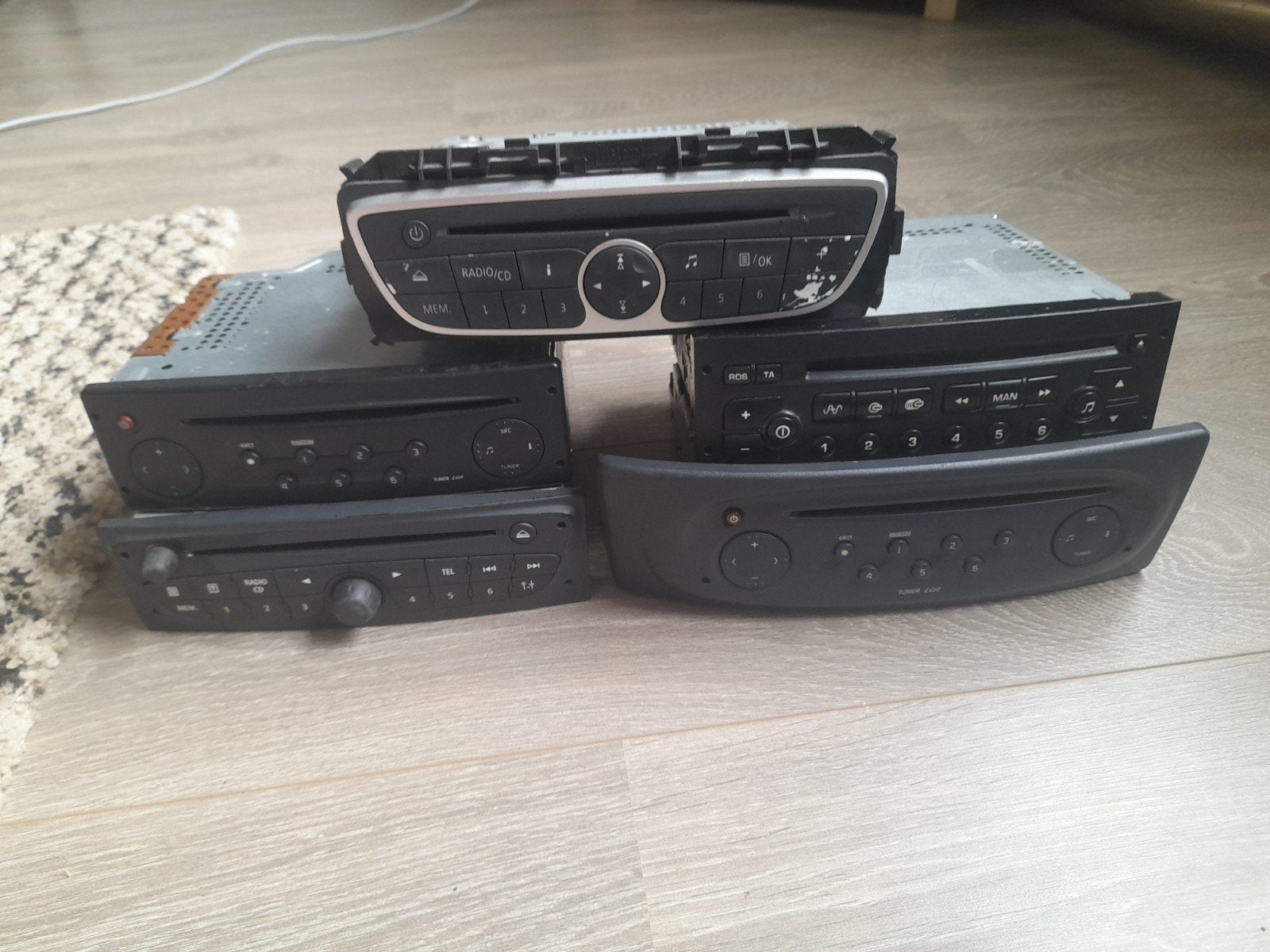 5X Renault cd speler autoradio's prijs 7.50 euro per stuk, Ophalen of Verzenden