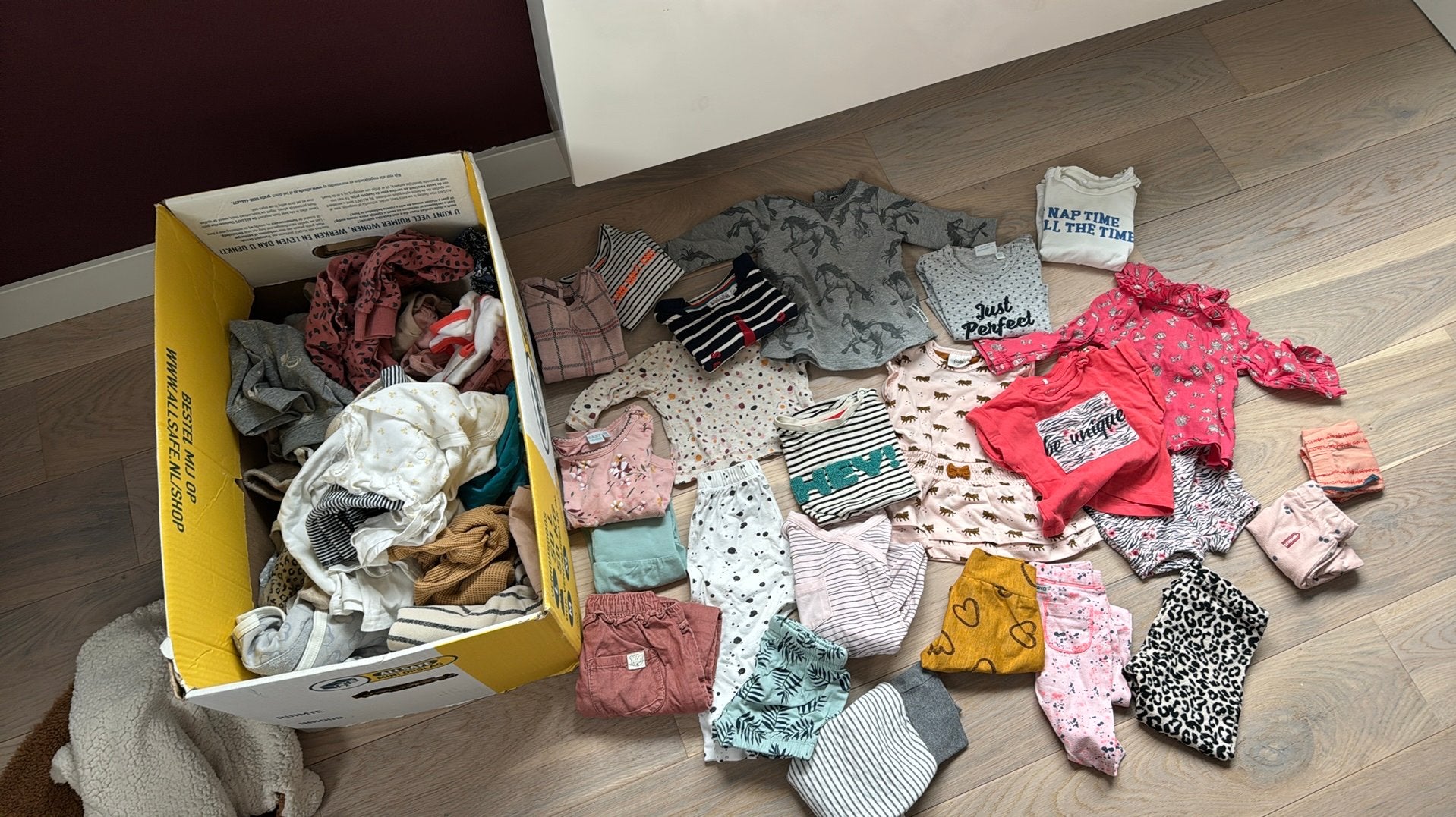 Verhuisdoos vol babykleding, Ophalen, Zo goed als nieuw, Maat 62