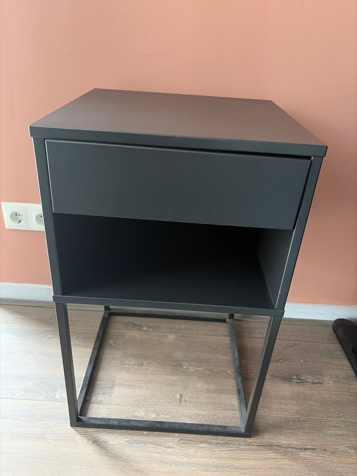 IKEA Vikhammer nachtkastje - Zwart, Ophalen, Gebruikt, Minder dan 45 cm, Metaal of Aluminium
