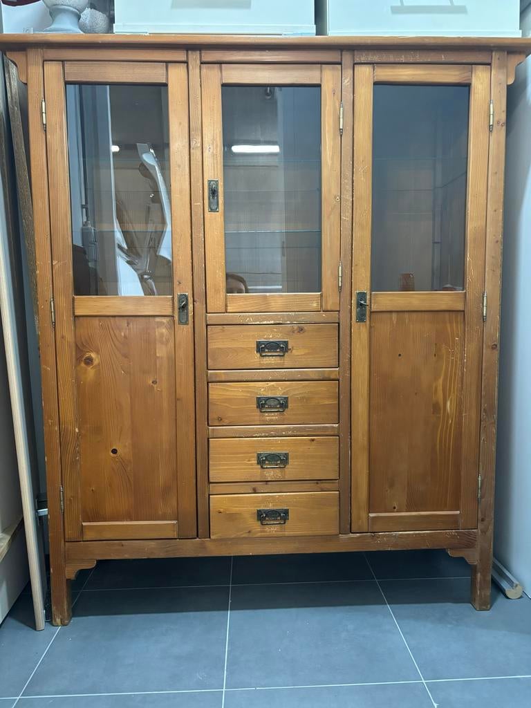 Oude kast met glazen deurtjes en laden, Huis en Inrichting, Kasten | Vitrinekasten, Ophalen, Gebruikt, 100 tot 150 cm, Met lade(s)