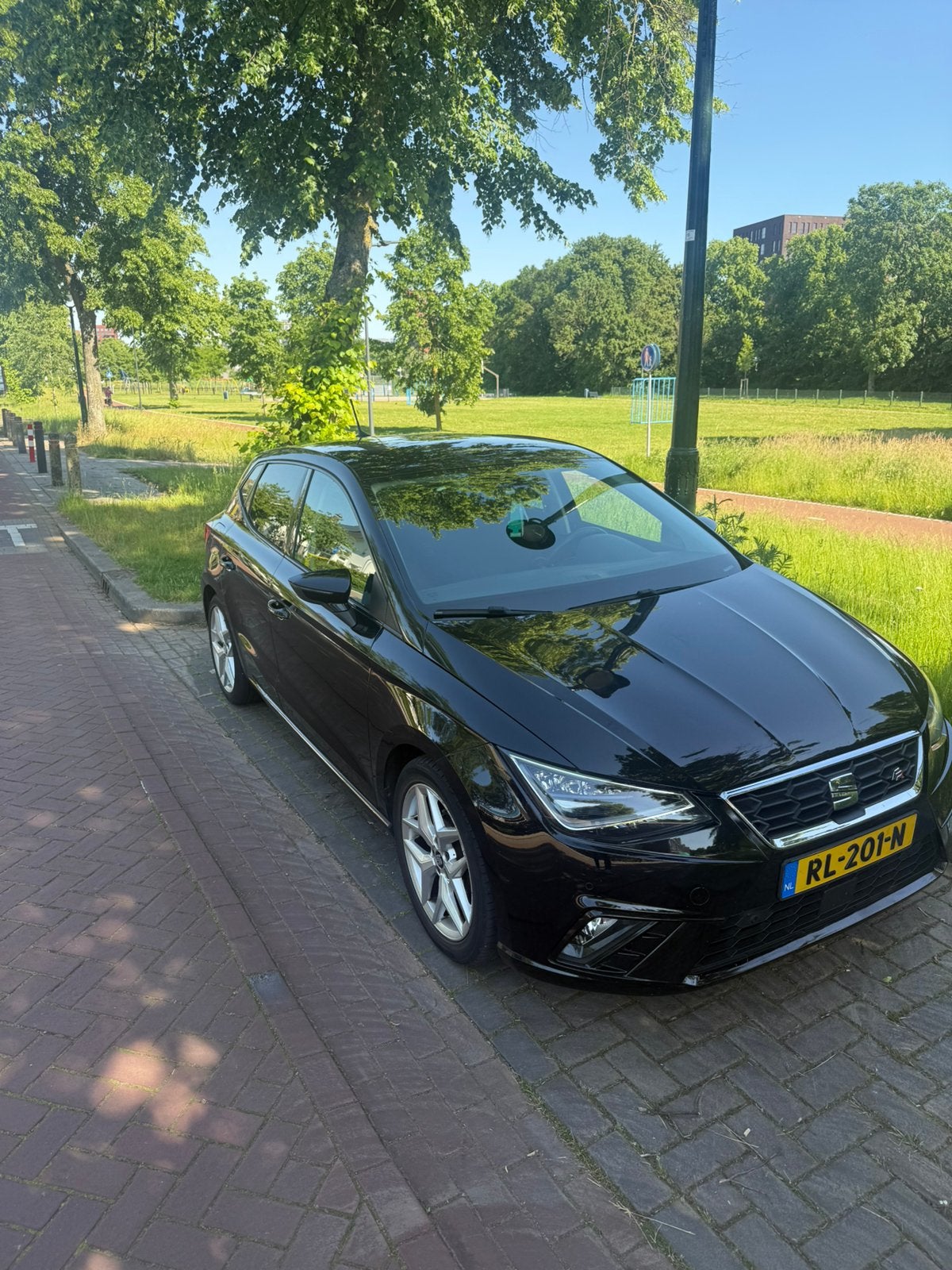 Seat Ibiza 1.0 TSI 70KW 5-DRS 2018 Zwart, Auto's, 40 €/maand, 95 pk, Origineel Nederlands, Handgeschakeld