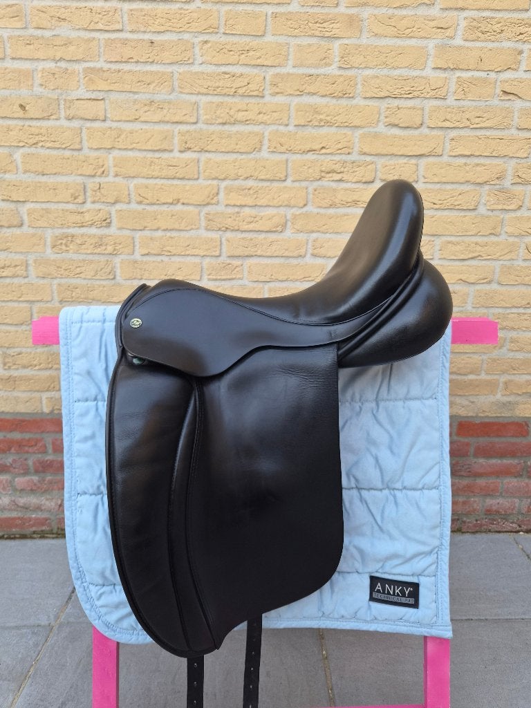 Mooi Hulsebos WB4 dressuurzadel 17.5 inch, Dieren en Toebehoren, Hulsebos, Kniewrongen, L (17.5 inch), Gebruikt