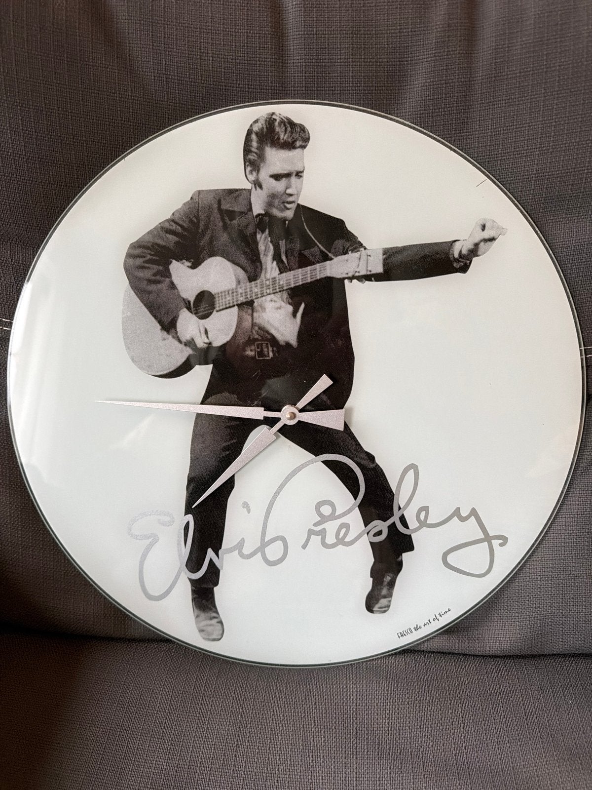 Elvis Presley Wandklok - Zwart-wit design, Analoog, Werkt op batterijen, Ophalen of Verzenden, Zo goed als nieuw