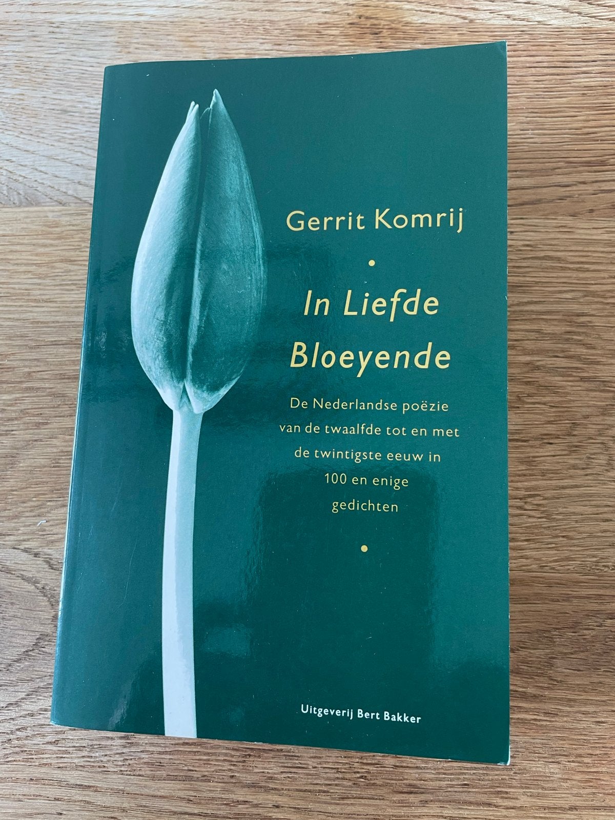 In Liefde Bloeyende - Gerrit Komrij (Poëzie), Ophalen of Verzenden, Zo goed als nieuw, Eén auteur