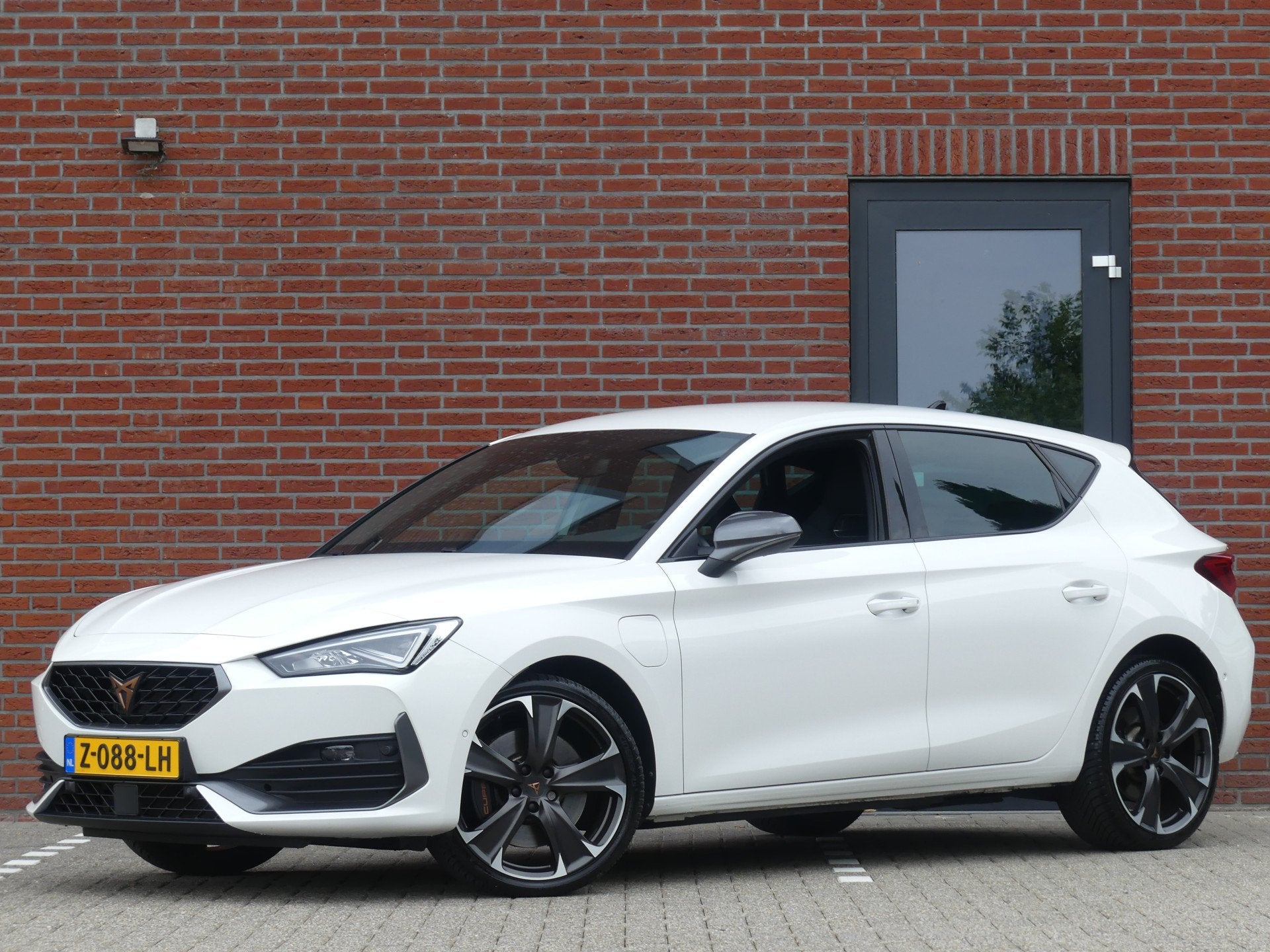 CUPRA Leon 1.4 e-Hybrid VZ Adrenaline LED/Camera/Adaptive cr, Auto's, 77 km/l, Gebruikt, Euro 6, 4 cilinders