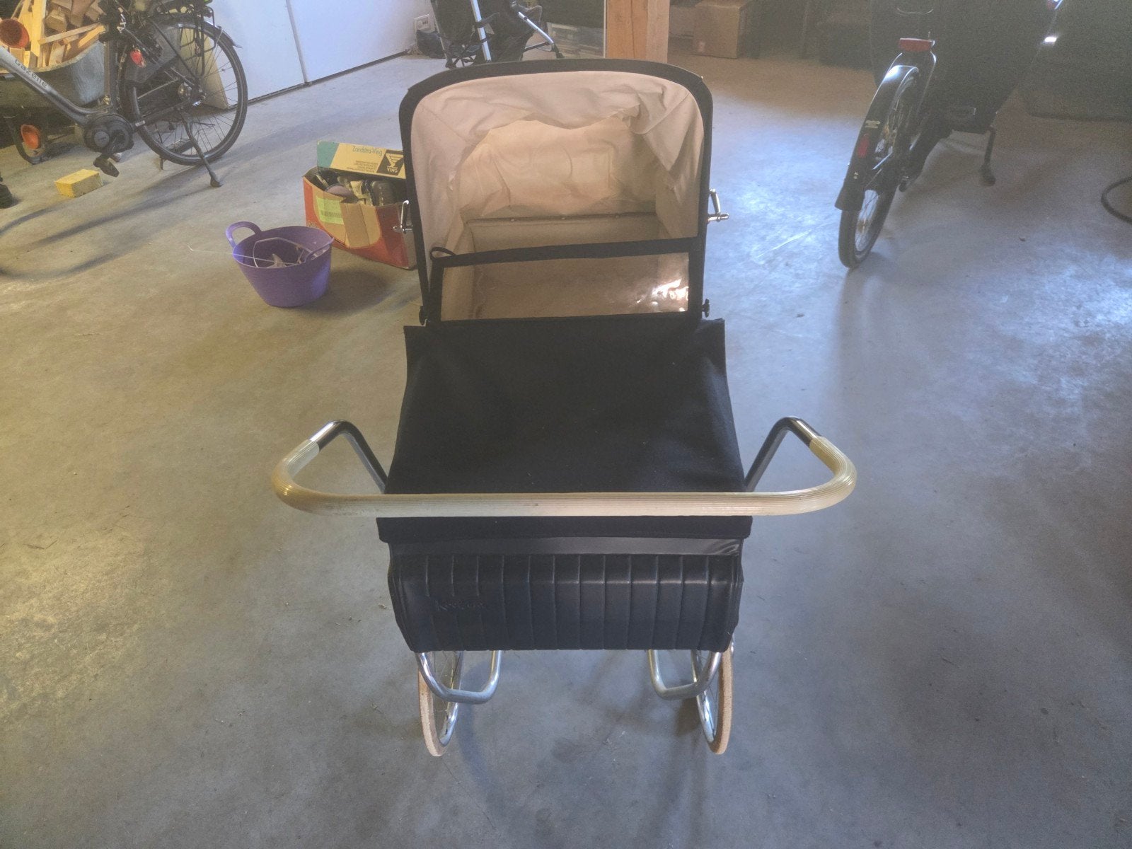 Mooie jaren 70 kinderwagen, Ophalen