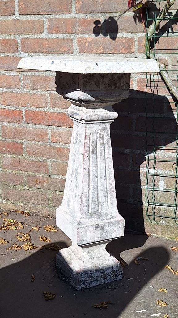 Betonnen poer met 6 kantige tegel, Ophalen