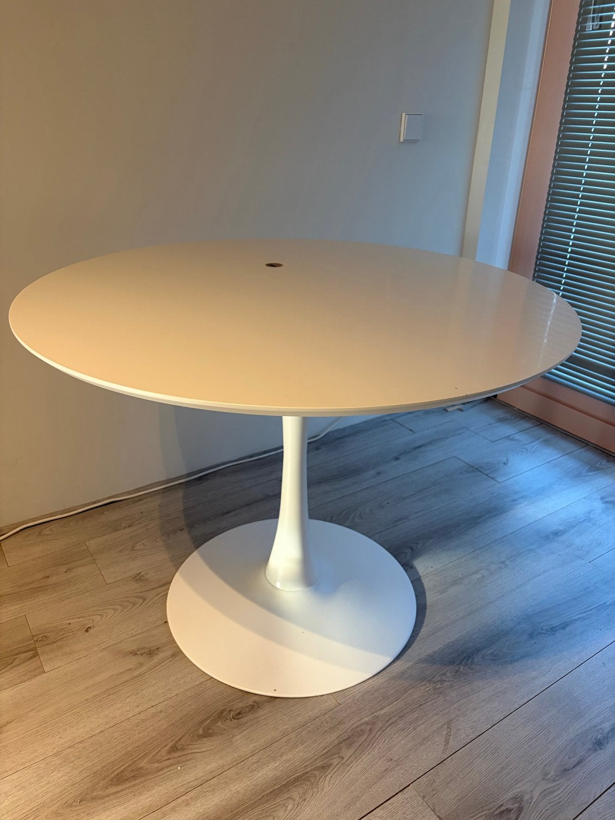 Witte ronde eettafel, Ophalen, Kunststof, Gebruikt, 100 tot 150 cm