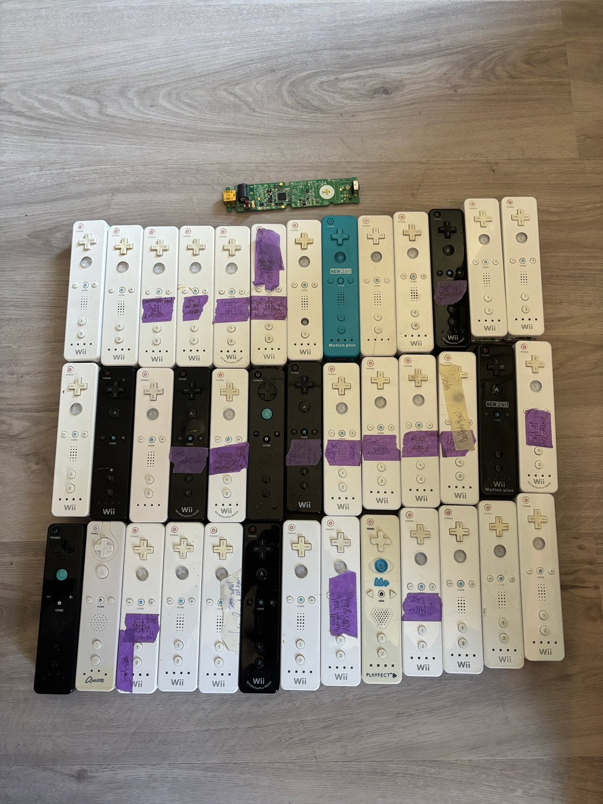 39 defecte WII controllers, Ophalen of Verzenden, Niet werkend, Met 3 controllers of meer