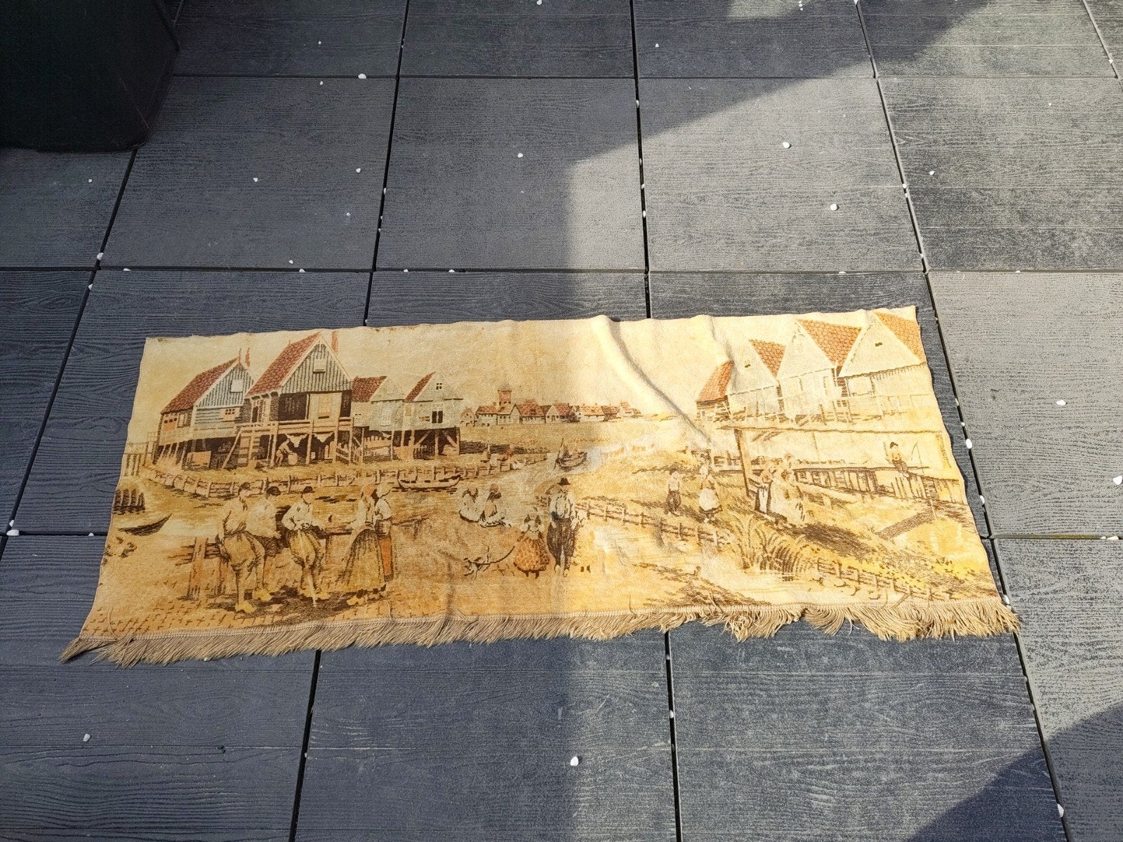 GRATISVintage wandtapijt met vissersdorp tafereel GRATIS, Huis en Inrichting, Ophalen, 50 – 75, Gebruikt, Overige typen