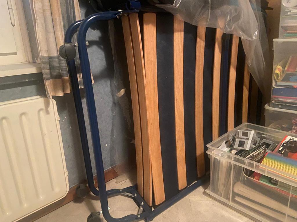 2x inklapbaar bed 1 persoons logeerbed, Ophalen, 90 cm, Eenpersoons, Zo goed als nieuw