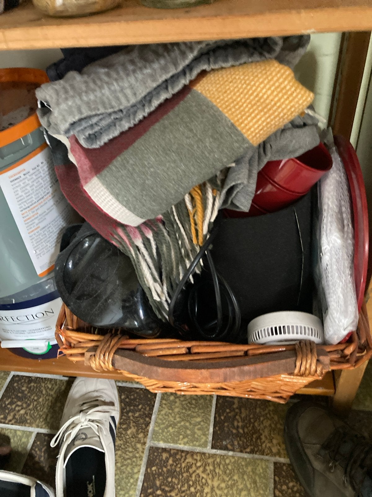 Mand met spullen, Diversen, Ophalen