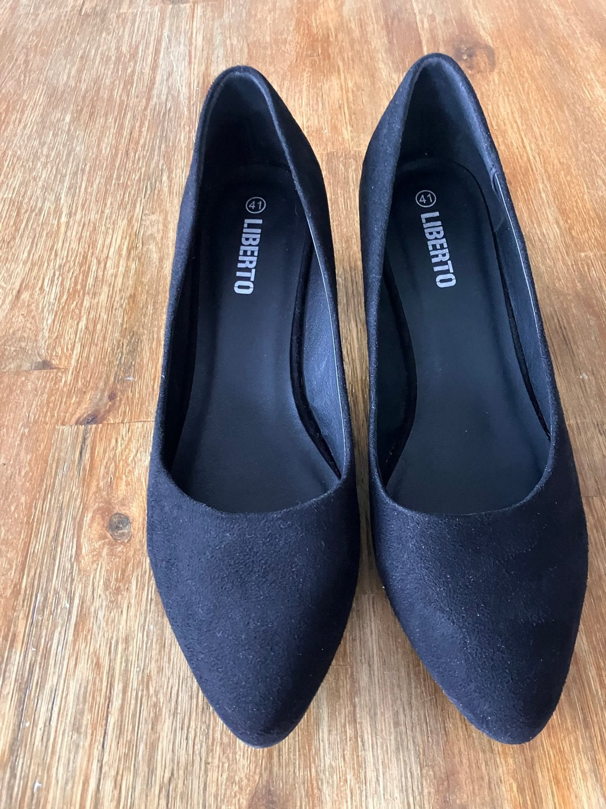 Zwarte Liberté pumps met lage hak - Maat 41, Ophalen of Verzenden, Gedragen, Zwart, Schoenen met lage hakken
