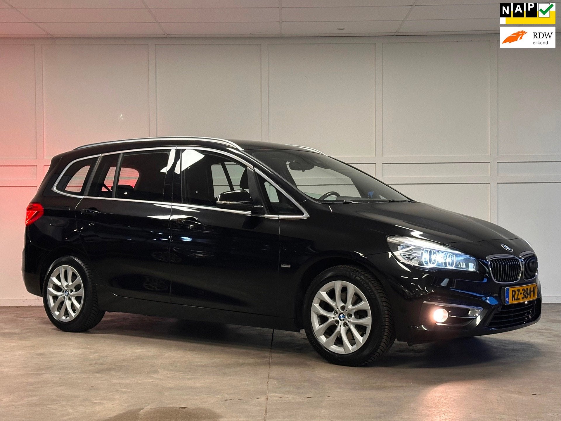 BMW 2-serie Gran Tourer 218i High Executive / 2018 / Automaa, Auto's, Dealer onderhouden, 136 pk, Gebruikt, Euro 6
