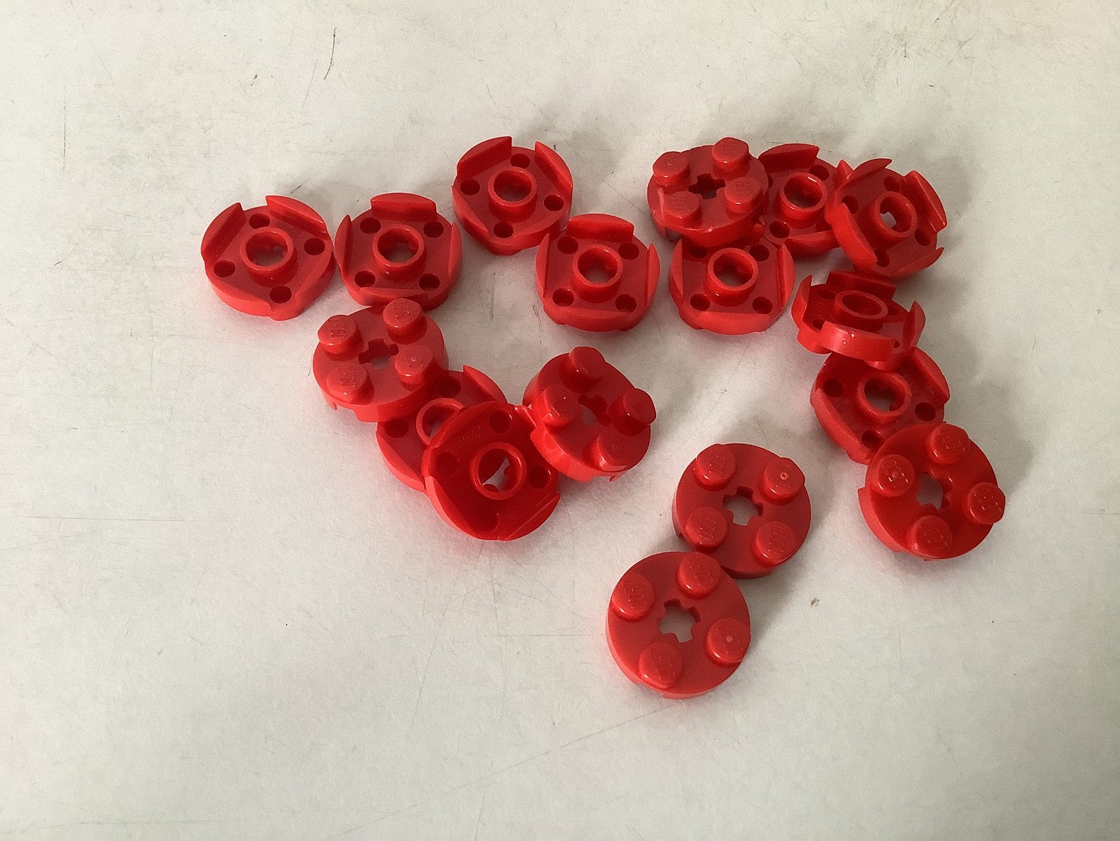 Lego plaat 2x2 rond met asgat rood, Ophalen of Verzenden, Gebruikt, Losse stenen, Lego