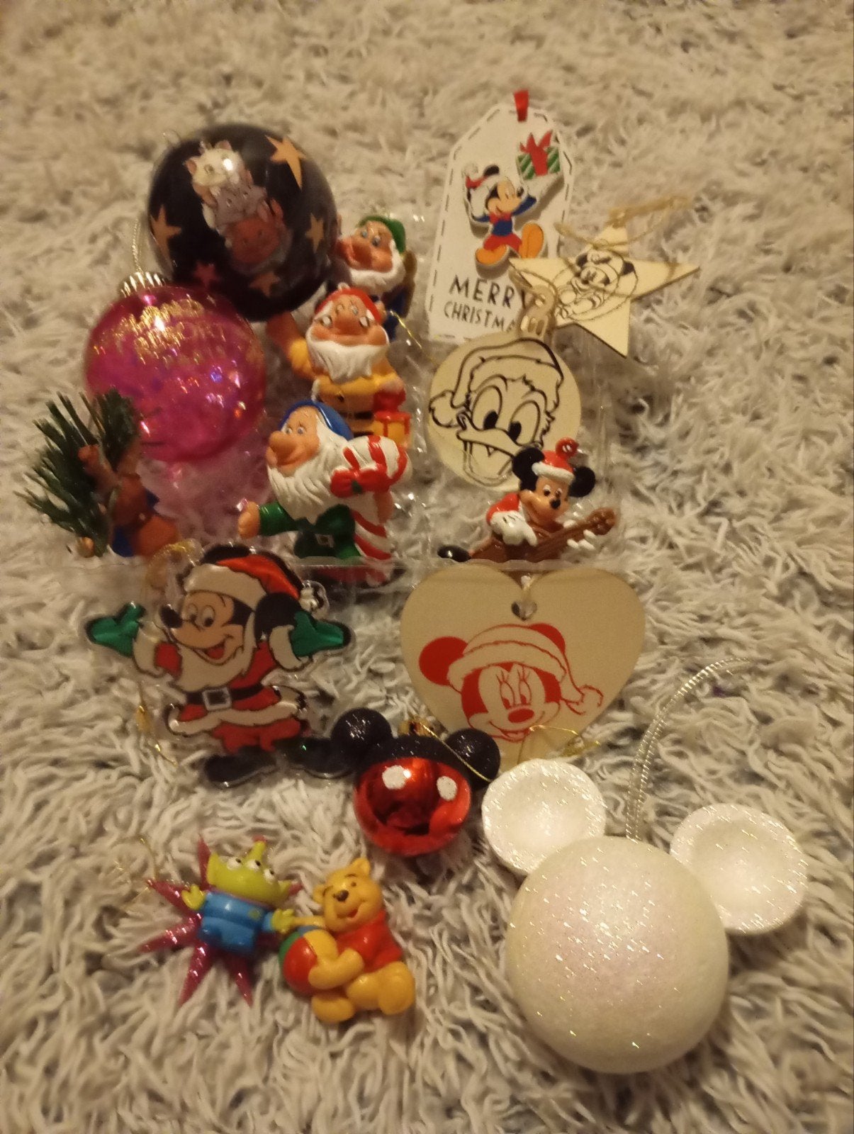 26 DISNEY HANGERS NU ALLES 35€ ZIE FOTO,S., Ophalen