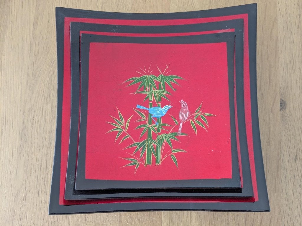 3 bordjes uit Vietnam, Huis en Inrichting, Ophalen of Verzenden, Zo goed als nieuw, Rood, Overige typen