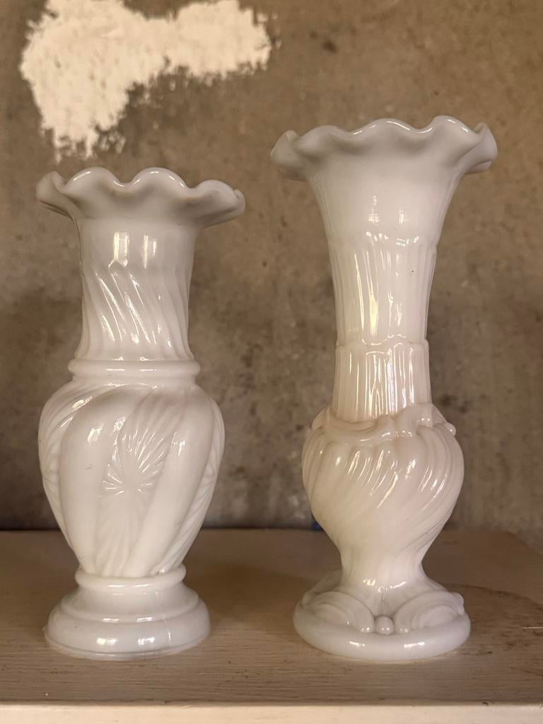 2 antieke opaline vaasjes uit Frankrijk, Ophalen of Verzenden