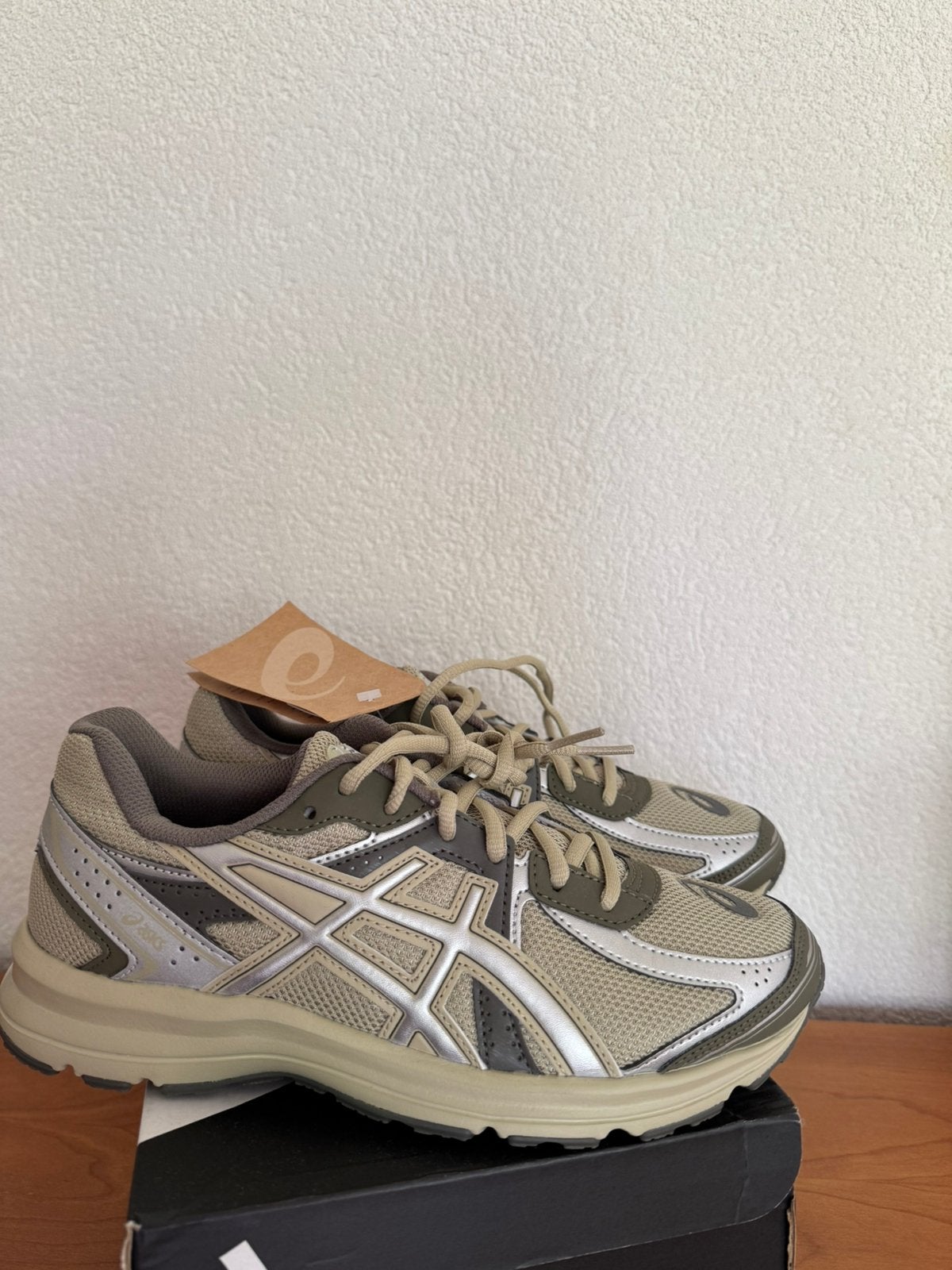 Dames sneakers Asics nieuw 39, Beige, Nieuw, Ophalen of Verzenden, Sneakers of Gympen
