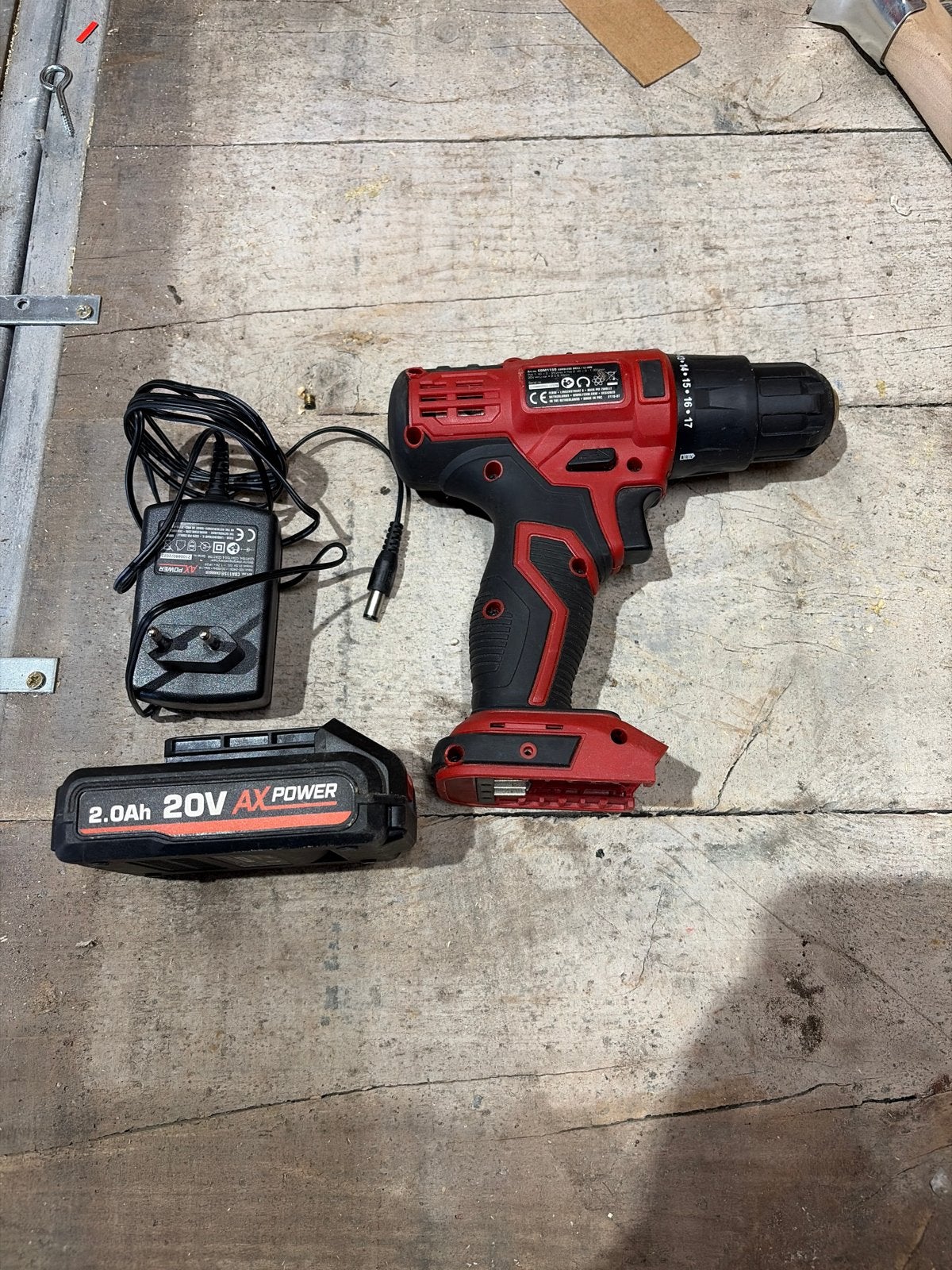 AX Power 20V Accuboormachine met Lader en Accu, Ophalen, Variabele snelheid, Minder dan 400 watt, Zo goed als nieuw