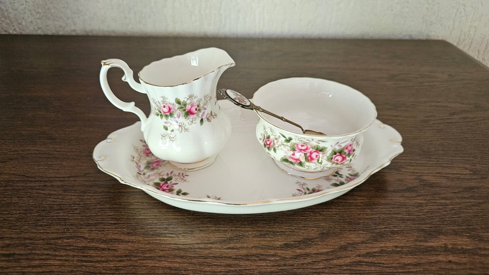 Royal Albert Roses Melkkan, Suikerpot & Schoteltje, Antiek en Kunst, Ophalen