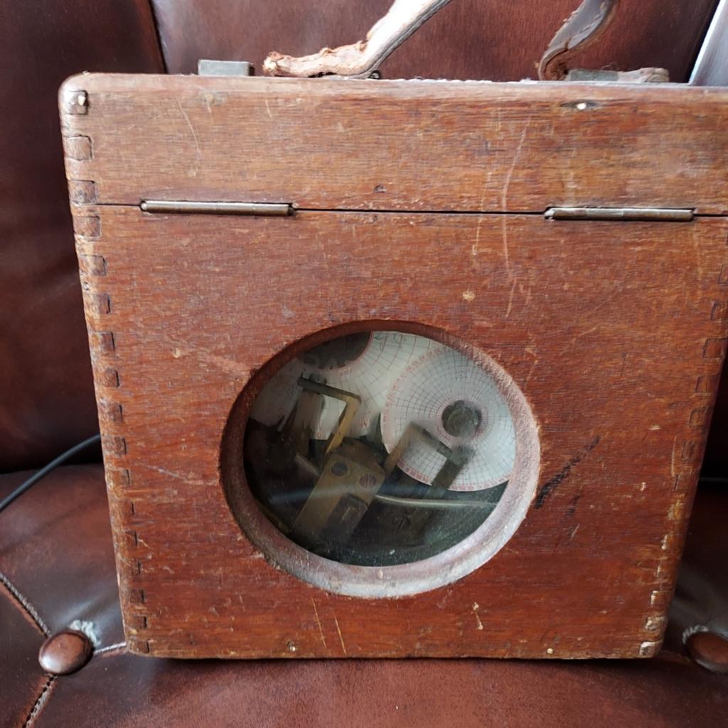 Antieke houten weerstation met barometer, Ophalen
