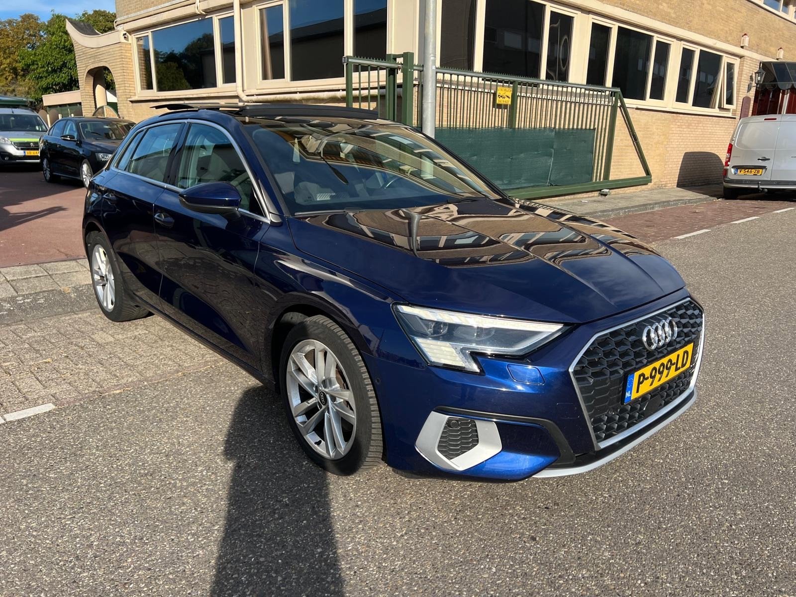 Audi A3 Sportback 35 TFSI Business edition Panoramadak, Auto's, 4 cilinders, 150 pk, Blauw, 690 kg