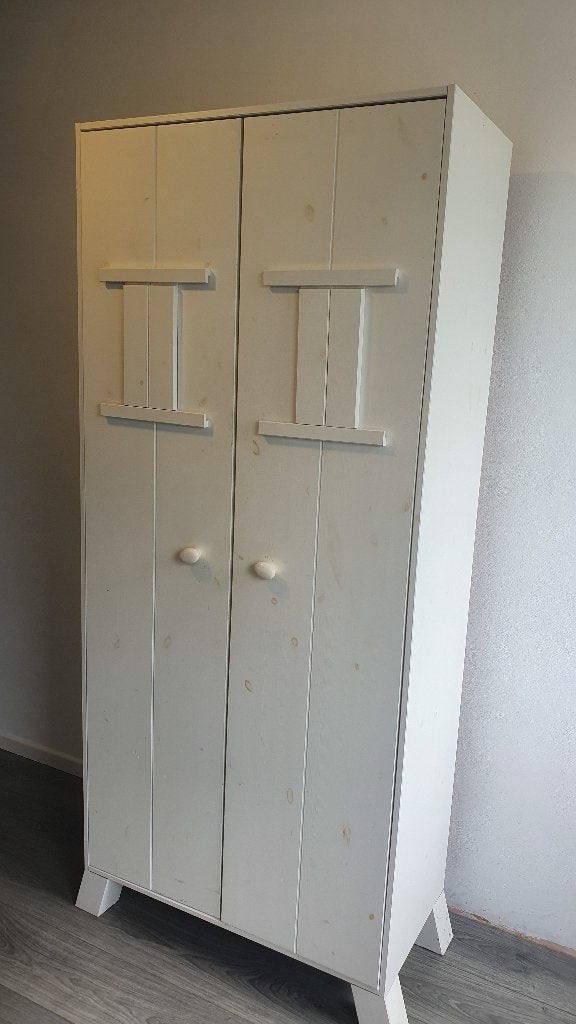 WOOOD Kledingkast, tweedeurs, Grenen hout, WIT, Ophalen, Gebruikt, 100 tot 150 cm, 150 tot 200 cm