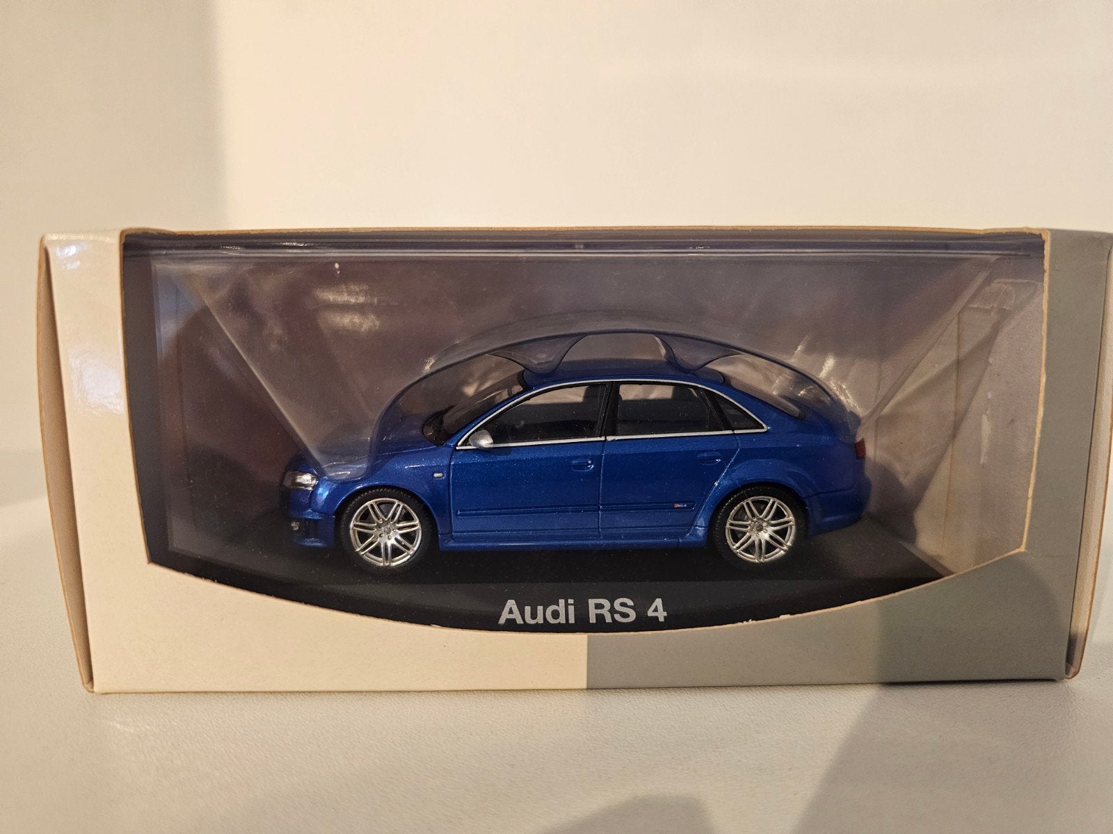 Minichamps Audi RS4 Sedan Blauw 1:43, Ophalen of Verzenden, Zo goed als nieuw, Auto