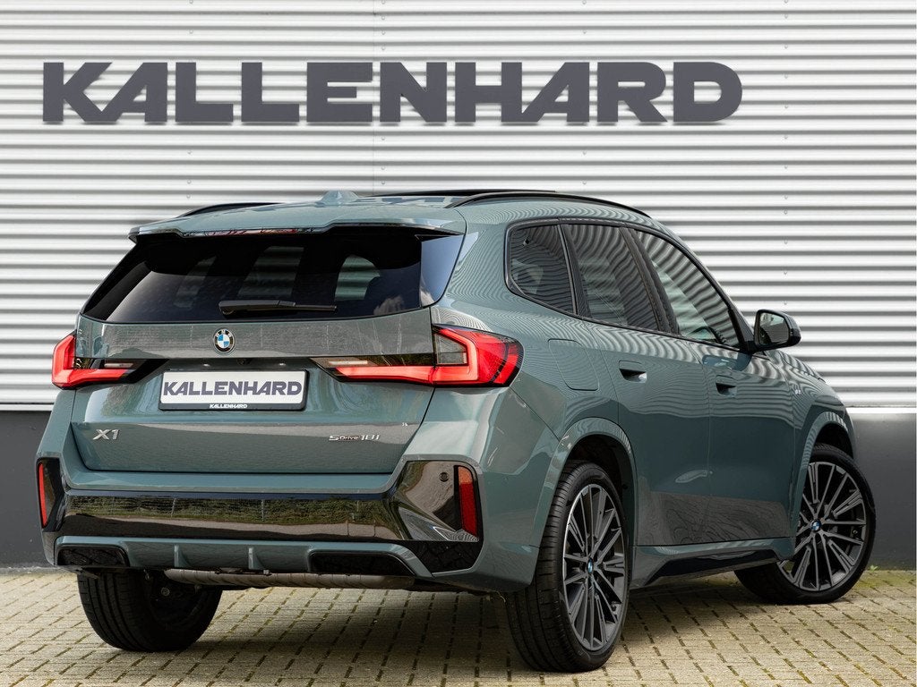 BMW X1 sDrive18i M-Sport - Pano - Trekhaak - ACC - Memoryzet, Auto's, BMW, 136 pk, 24 maanden, 3 cilinders, Geïmporteerd