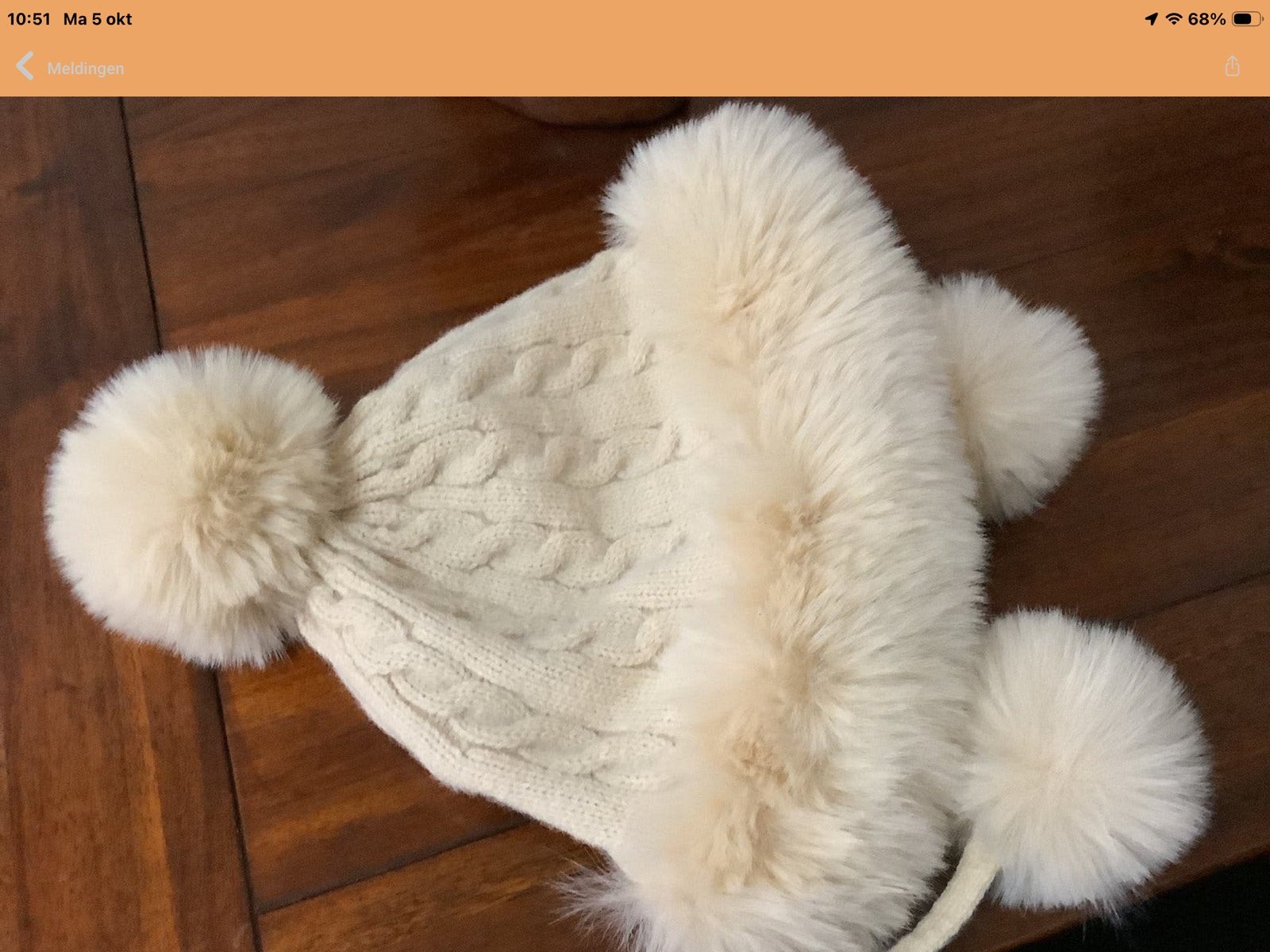 Warme gebreide muts met pompons en imitatiebont, Verzenden, Nieuw, Muts