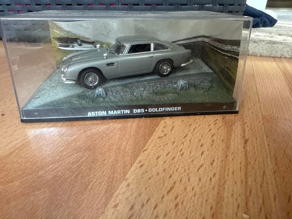 Aston Martin DB5 Goldfinger schaalmodel 007, Hobby en Vrije tijd, Modelauto's | 1:18, Zo goed als nieuw, Auto, Overige merken