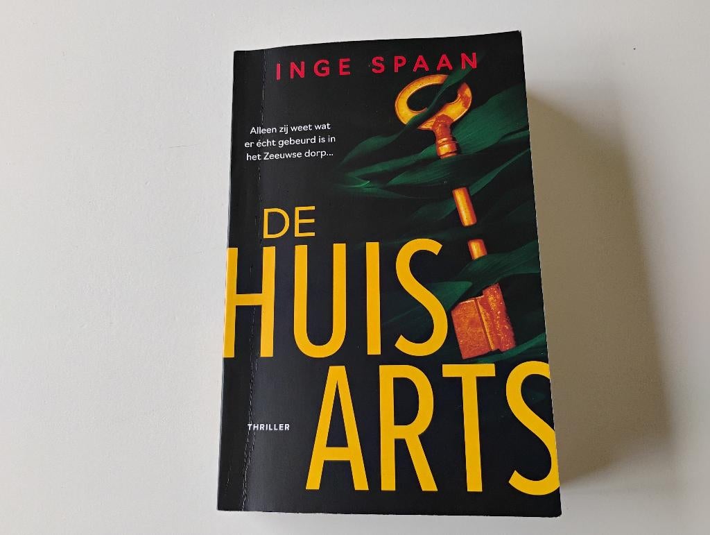 Boek de huisarts Inge Spaan thriller speelt in Zeeland, Ophalen of Verzenden, Zo goed als nieuw