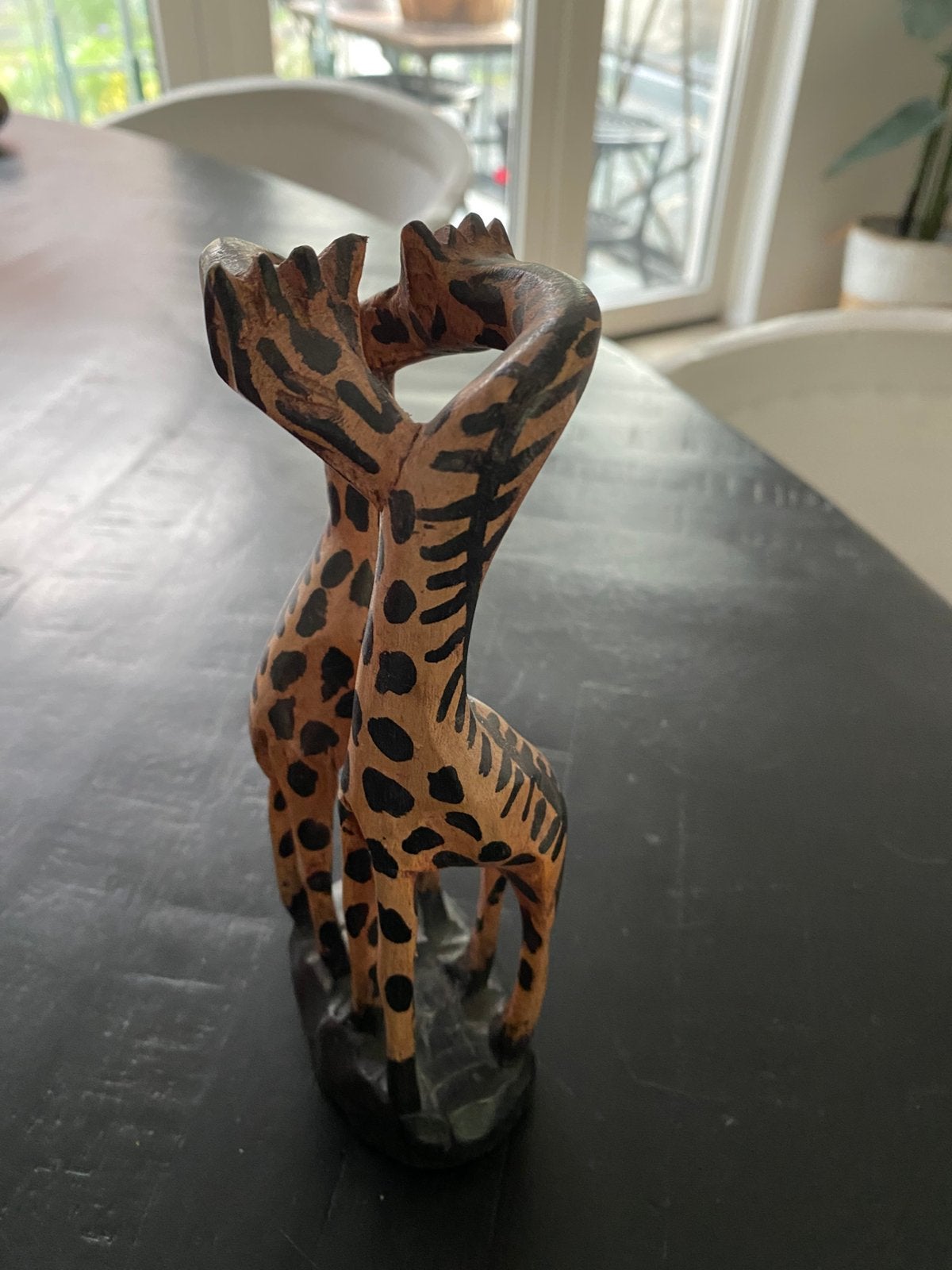 Beeldje giraffe/giraffes, nekken in elkaar, hout,afrika, Huis en Inrichting, Woonaccessoires | Overige, Ophalen