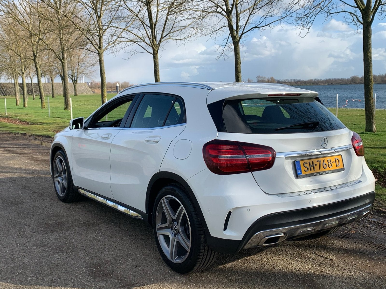 Mercedes-Benz GLA180 1.6 90KW Aut7 2018 Wit, Auto's, 4 cilinders, 715 kg, Alcantara, 1200 kg