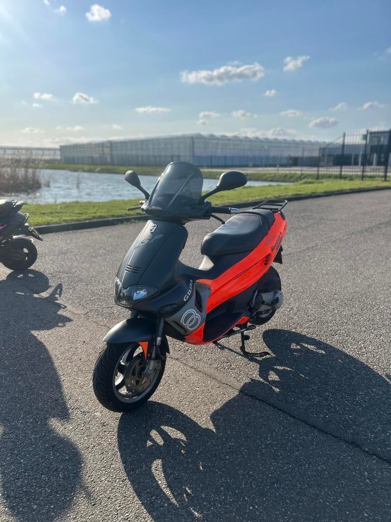 Gilera Runner fluo rosso SP/DD, Ophalen, Tweetakt, Overige modellen, Maximaal 45 km/u